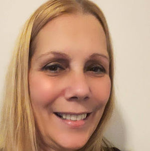 Meet your Posher, Leeann